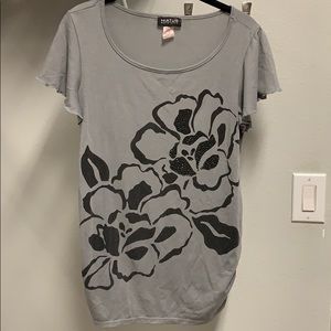 Flutter sleeve maternity top